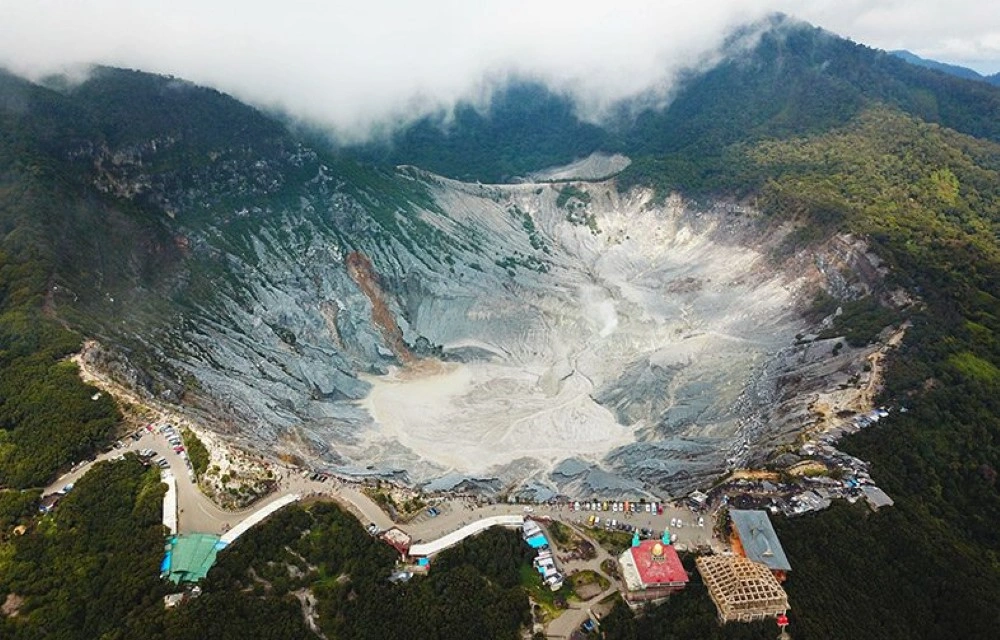 Tangkuban Perahu in {{OTHER_LINK_32}} Pictures