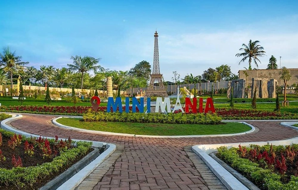 MiniMania Lembang in {{OTHER_LINK_32}} Pictures